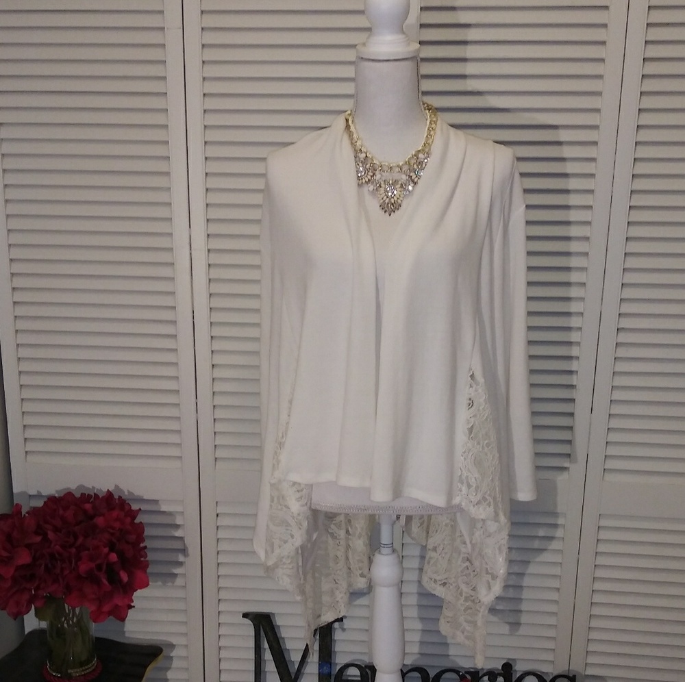 Maria Gabrielle ivory cardigan with lace.